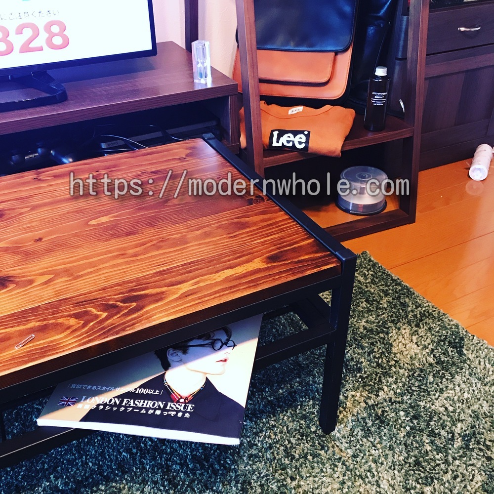 木製センターテーブルを部屋に置いてみたら瞬く間におしゃれ空間に！